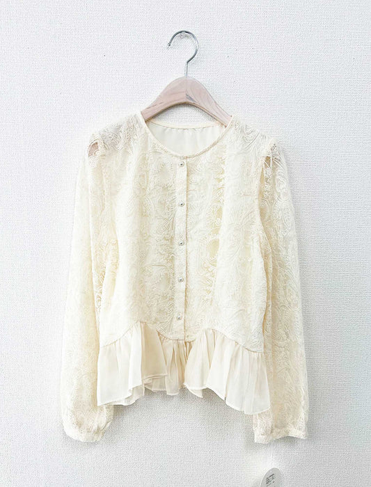 ペプラムフリル・総レースフロントボタンブラウス