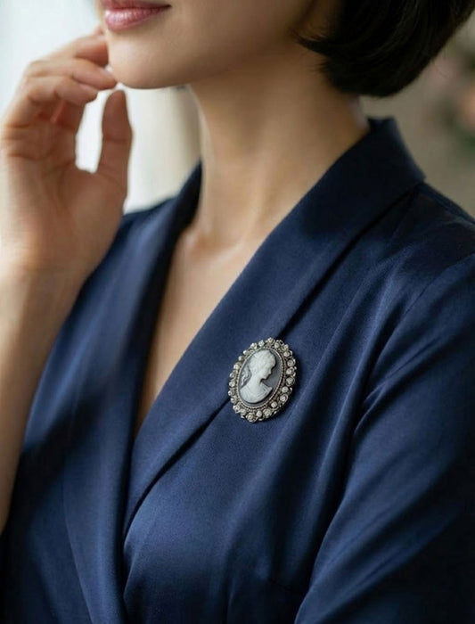 アンティーク風カメオ・ビジューラインブローチ