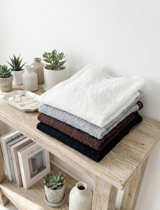 ボートネック・幾何学シアーレースプルオーバー