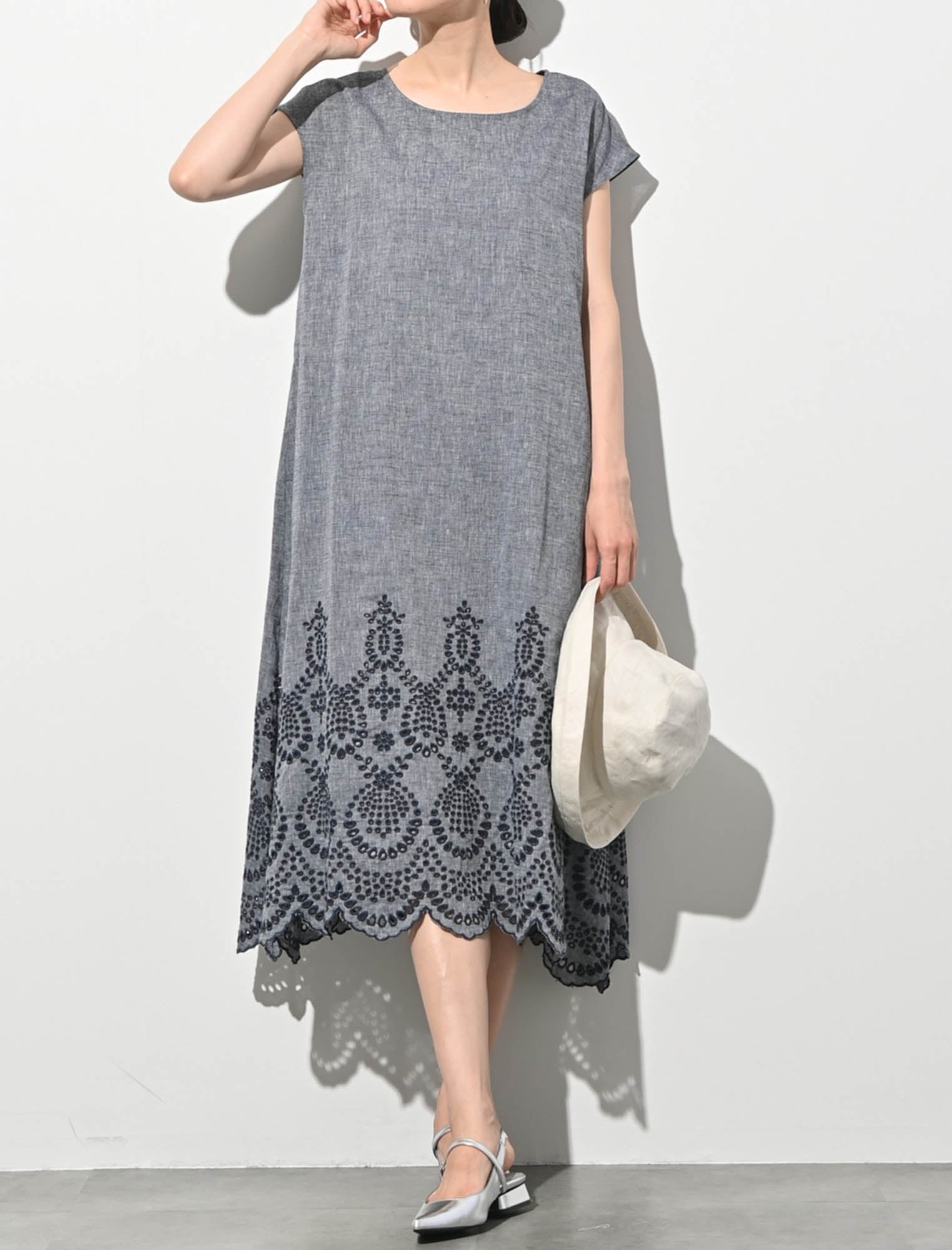 familiar 刺繍ワンピース　新品 LAVEANGE（ラビアンジェ） ワンピース 「インフルエンサーコラボ