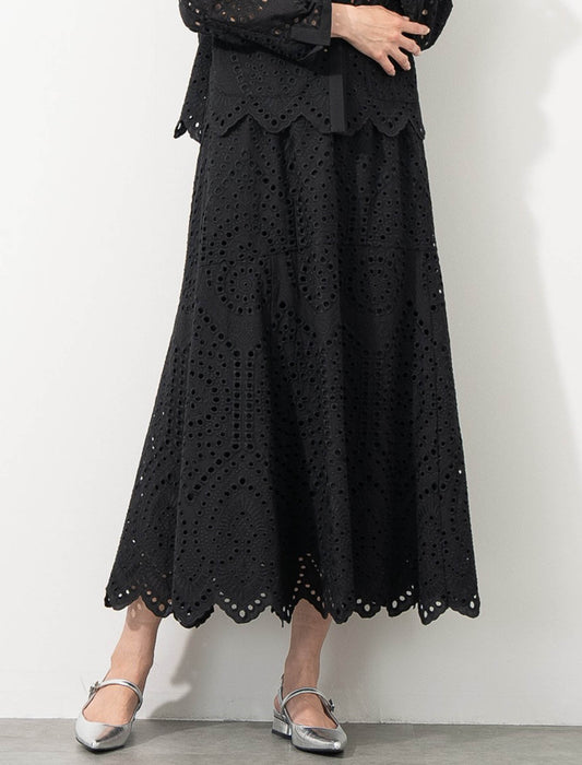 カットワーク刺繍スカート