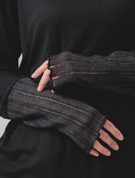 シアーリブ×ハイネック大人の抜け感トップス