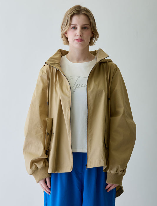 バックプリーツコート