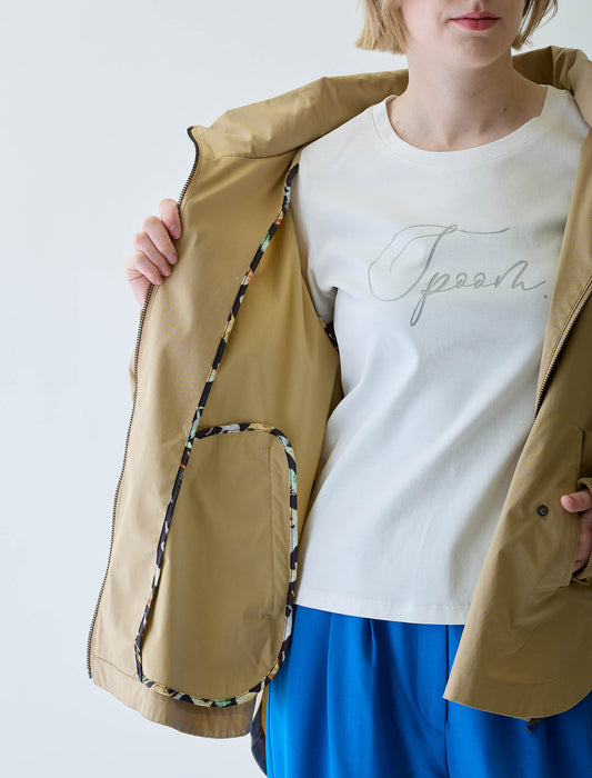 バックプリーツコート