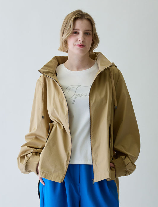 バックプリーツコート