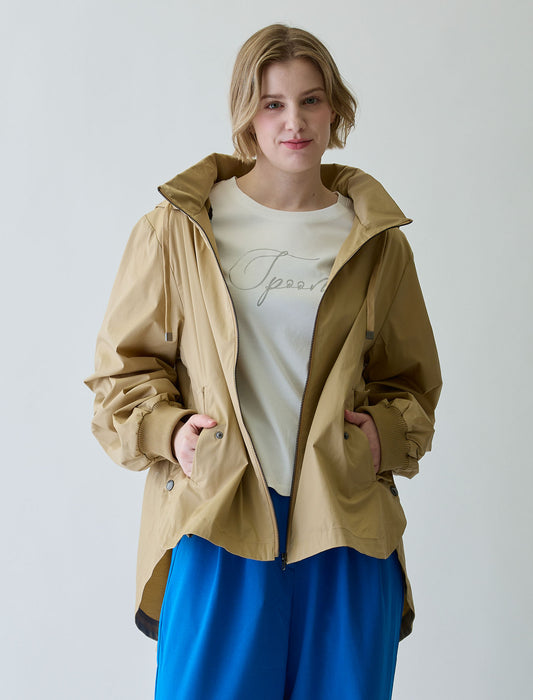 バックプリーツコート