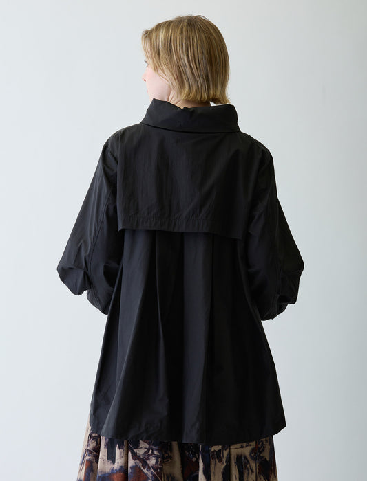 バックプリーツコート