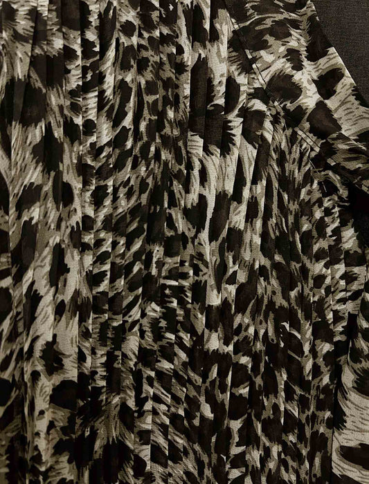 ボウタイリボン モノトーン総柄 プリーツロングワンピース