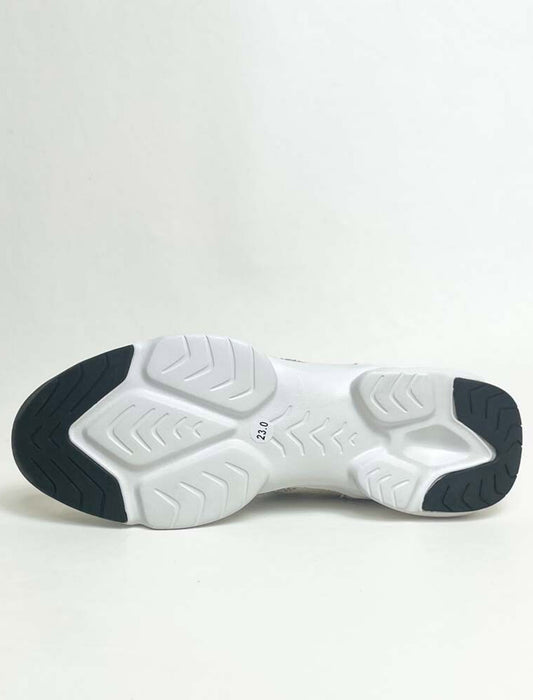 手を使わずに履ける！するっとイン超軽量ソックススリッポン