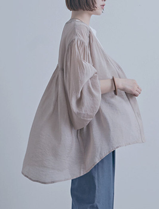 一枚で空気をまとうウエストギャザーVネックシアーブラウス