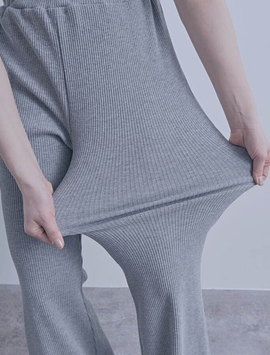 さりげなく脚を長く針抜きテレコフレアパンツ　