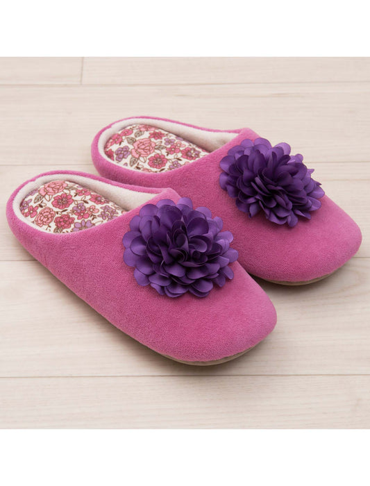 ボタニカルデザインのかわいいスリッパ