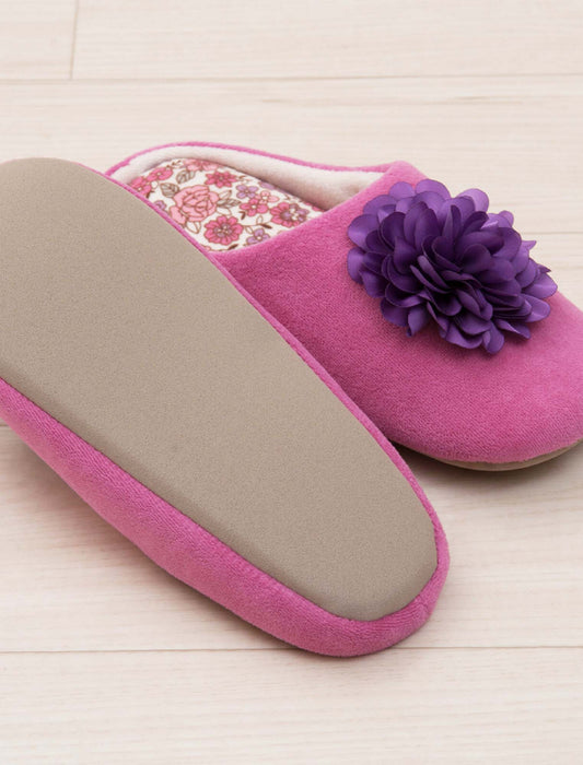 ボタニカルデザインのかわいいスリッパ