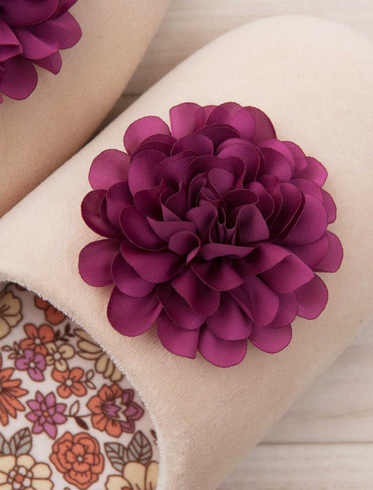 ボタニカルデザインのかわいいスリッパ