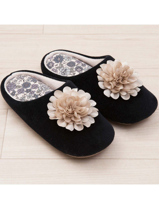 ボタニカルデザインのかわいいスリッパ