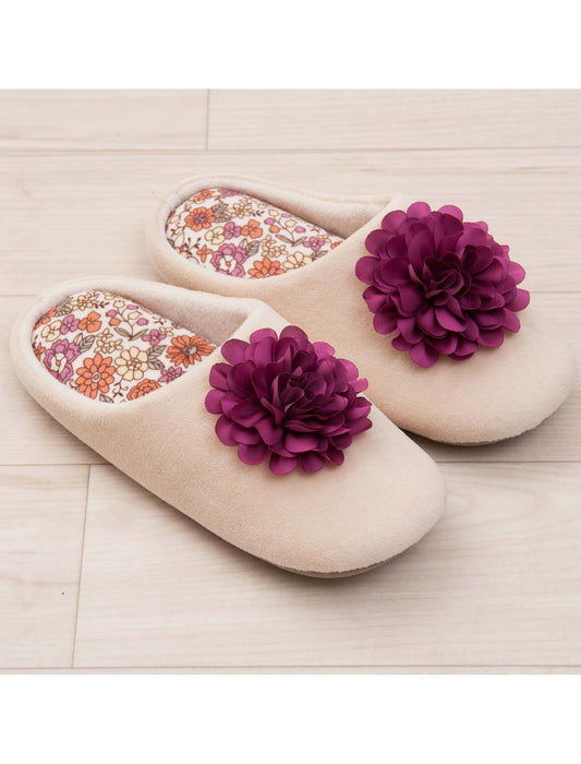 ボタニカルデザインのかわいいスリッパ