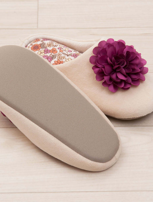 ボタニカルデザインのかわいいスリッパ