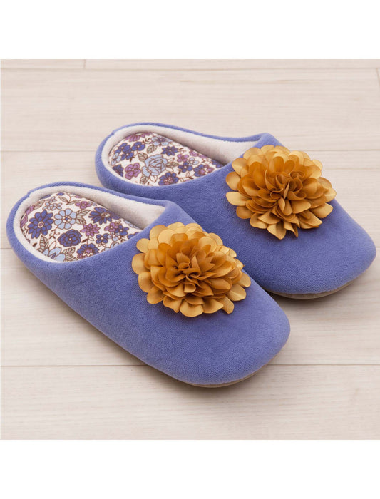 ボタニカルデザインのかわいいスリッパ