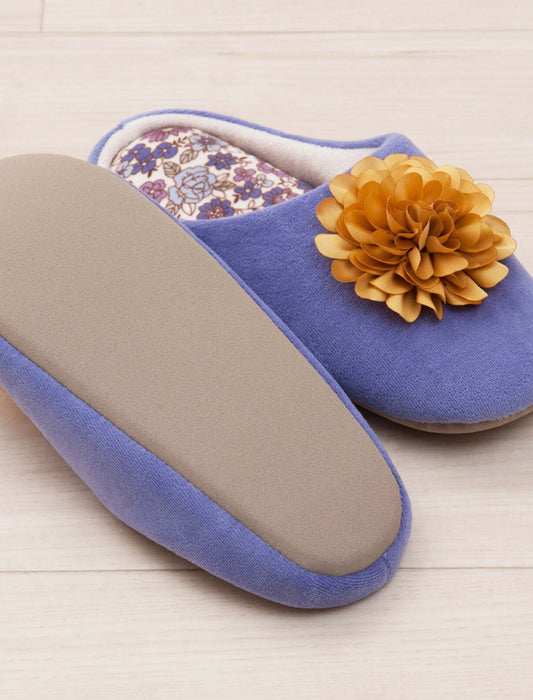 ボタニカルデザインのかわいいスリッパ