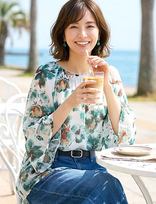 涼しげ花柄フレアスリーブブラウス