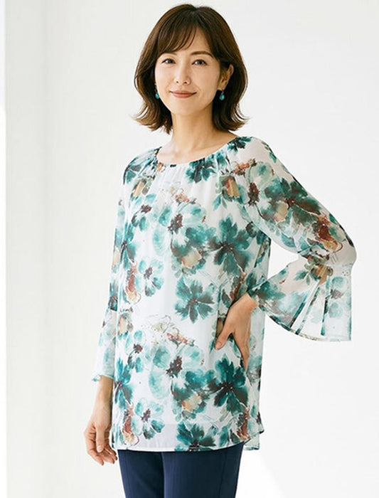涼しげ花柄フレアスリーブブラウス